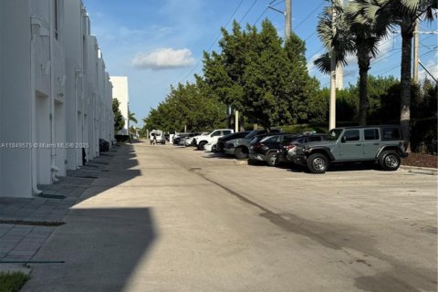 Copropriété à louer à Doral, Floride: 3 chambres, 143.72 m2 № 1854729 - photo 8