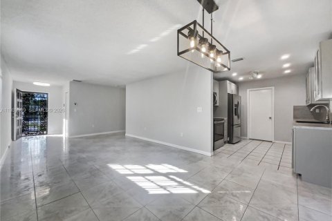 Купить виллу или дом в Майами, Флорида 3 спальни, 113.71м2, № 1997159 - фото 3