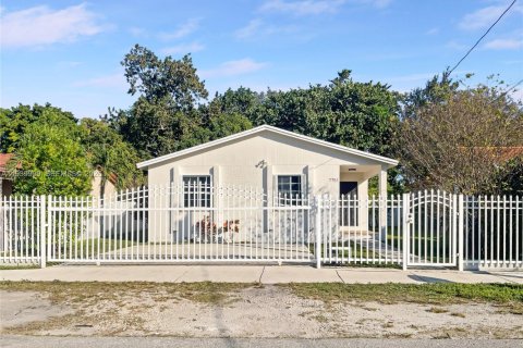 Дом в Майами, Флорида 3 спальни, 113.71м2 № 1997159