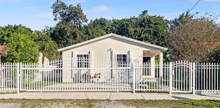 Дом в Майами, Флорида 3 спальни, 113.71м2 № 1997159