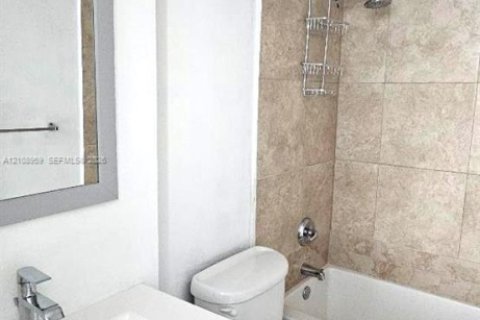 Copropriété à vendre à North Bay Village, Floride: 1 chambre, 76.64 m2 № 2432010 - photo 24