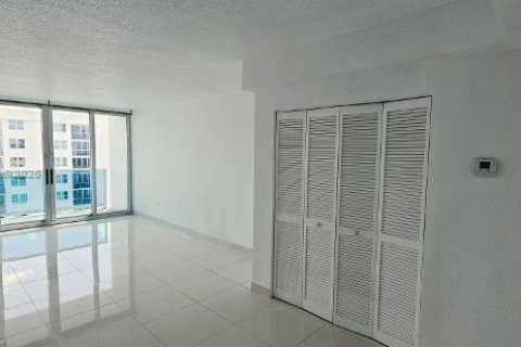 Copropriété à vendre à North Bay Village, Floride: 1 chambre, 76.64 m2 № 2432010 - photo 15