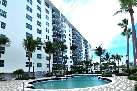 Copropriété à vendre à North Bay Village, Floride: 1 chambre, 76.64 m2 № 2432010 - photo 3