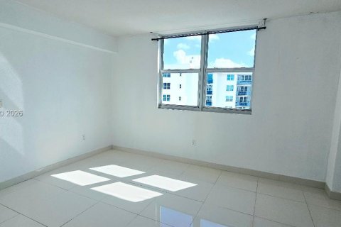 Copropriété à vendre à North Bay Village, Floride: 1 chambre, 76.64 m2 № 2432010 - photo 22