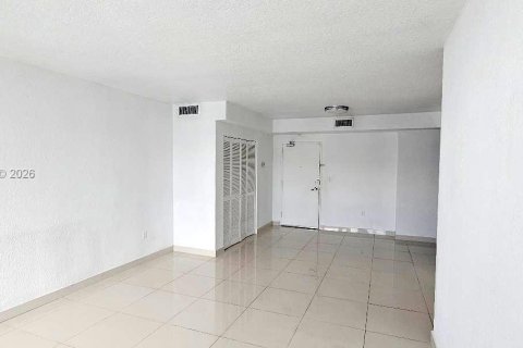Copropriété à vendre à North Bay Village, Floride: 1 chambre, 76.64 m2 № 2432010 - photo 17