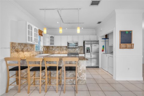 Appartement à louer à Hialeah, Floride: 2 chambres, 130.06 m2 № 1954926 - photo 13