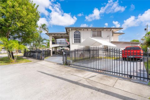 Appartement à louer à Hialeah, Floride: 2 chambres, 130.06 m2 № 1954926 - photo 3