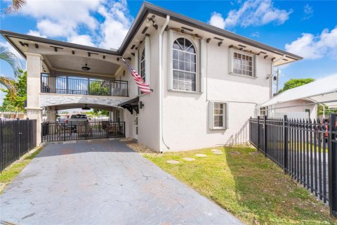 Appartement à louer à Hialeah, Floride: 2 chambres, 130.06 m2 № 1954926 - photo 2