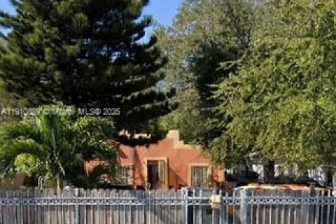 Casa en venta en Miami, Florida, 3 dormitorios, 111.3 m2 № 1966034 - foto 2
