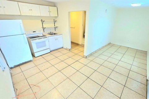Снять в аренду квартиру в Брейдентон, Флорида 1 комната, 27.87м2, № 2143148 - фото 2