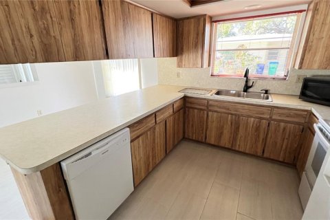 Снять в аренду квартиру в Семинол, Флорида 2 комнаты, 130.06м2, № 2097306 - фото 9