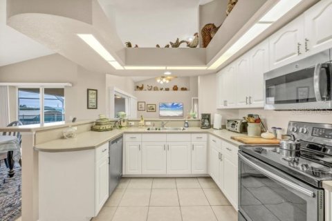 House in Englewood, Florida 3 bedrooms, 147.81 sq.m. № 2419185 - photo 14