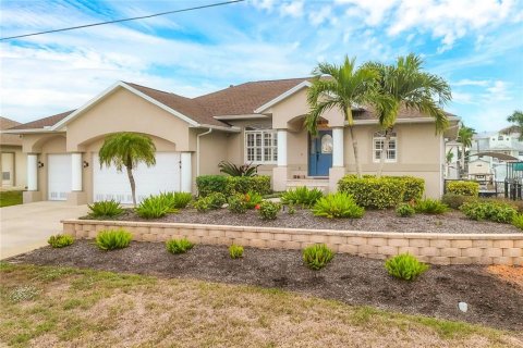 House in Englewood, Florida 3 bedrooms, 147.81 sq.m. № 2419185 - photo 6