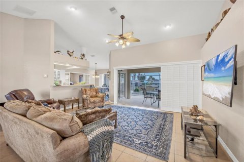 House in Englewood, Florida 3 bedrooms, 147.81 sq.m. № 2419185 - photo 9