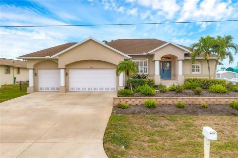 House in Englewood, Florida 3 bedrooms, 147.81 sq.m. № 2419185 - photo 5