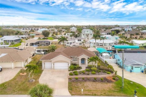 House in Englewood, Florida 3 bedrooms, 147.81 sq.m. № 2419185 - photo 4