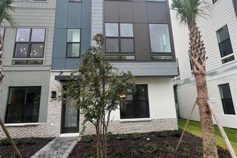 Townhouse in Orlando, Florida 3 bedrooms, 193.7 sq.m. № 1339270 - photo 1