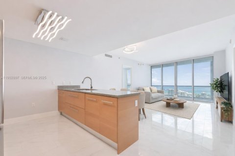 Copropriété à vendre à Miami, Floride: 2 chambres, 119.84 m2 № 1992610 - photo 2