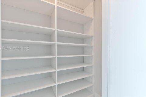 Copropriété à vendre à Miami, Floride: 2 chambres, 119.84 m2 № 1992610 - photo 11