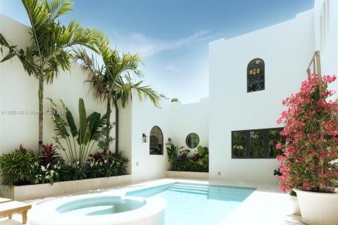 Villa ou maison à vendre à Miami, Floride: 6 chambres, 420.66 m2 № 1742441 - photo 10