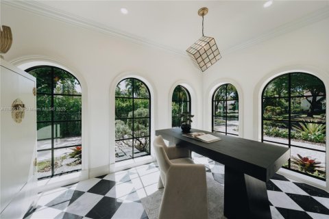 Villa ou maison à vendre à Miami, Floride: 6 chambres, 420.66 m2 № 1742441 - photo 18