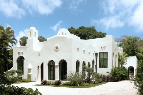 Villa ou maison à vendre à Miami, Floride: 6 chambres, 420.66 m2 № 1742441 - photo 1