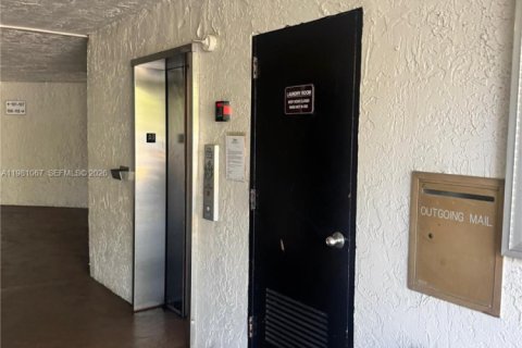 Copropriété à vendre à Tamarac, Floride: 2 chambres, 88.26 m2 № 2050169 - photo 20