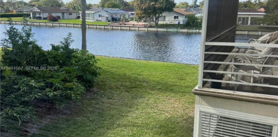 Condo à Tamarac, Floride, 2 chambres  № 2050169