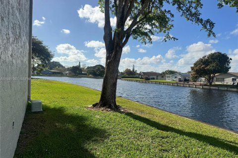 Copropriété à vendre à Tamarac, Floride: 2 chambres, 88.26 m2 № 2050169 - photo 18