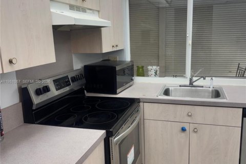 Copropriété à vendre à Tamarac, Floride: 2 chambres, 88.26 m2 № 2050169 - photo 9