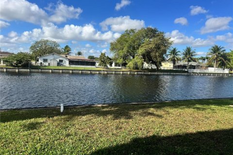 Copropriété à vendre à Tamarac, Floride: 2 chambres, 88.26 m2 № 2050169 - photo 19