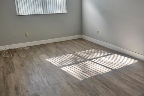 Copropriété à vendre à Tamarac, Floride: 2 chambres, 88.26 m2 № 2050169 - photo 10