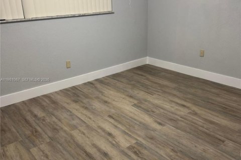 Copropriété à vendre à Tamarac, Floride: 2 chambres, 88.26 m2 № 2050169 - photo 11