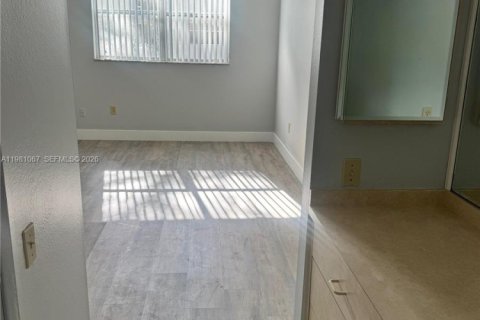 Copropriété à vendre à Tamarac, Floride: 2 chambres, 88.26 m2 № 2050169 - photo 13