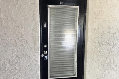 Copropriété à vendre à Tamarac, Floride: 2 chambres, 88.26 m2 № 2050169 - photo 4