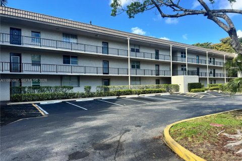 Copropriété à vendre à Tamarac, Floride: 2 chambres, 88.26 m2 № 2050169 - photo 3