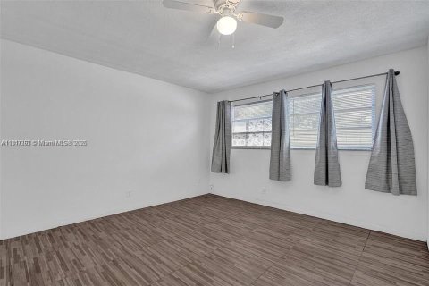 Condo in Hallandale Beach, Florida, 1 bedroom  № 1772508 - photo 17
