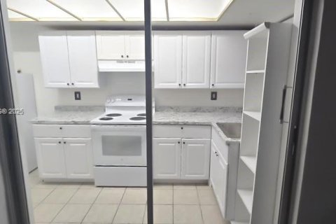 Condo in Hallandale Beach, Florida, 1 bedroom  № 1772508 - photo 8