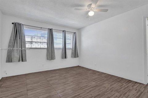 Condo in Hallandale Beach, Florida, 1 bedroom  № 1772508 - photo 18