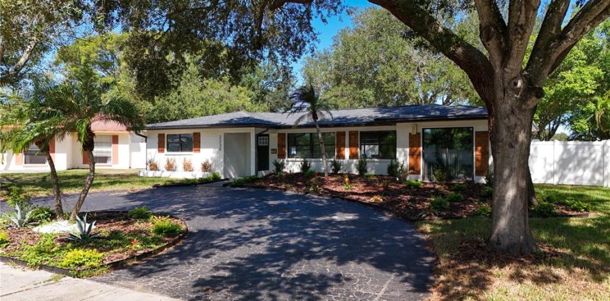 Villa ou maison à Saint Petersburg, Floride 4 chambres, 156.73 m2 № 2425811