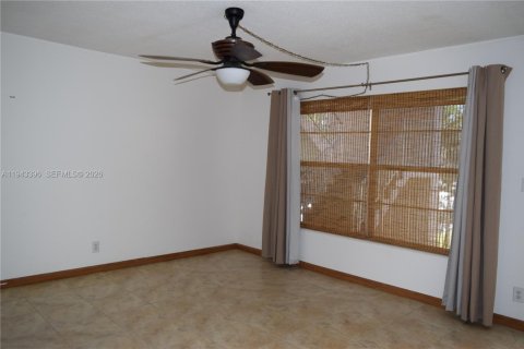 Condominio en venta en Lauderdale Lakes, Florida, 1 dormitorio, 61.5 m2 № 2000488 - foto 7