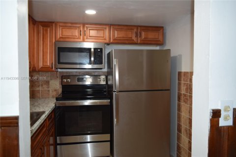 Condominio en venta en Lauderdale Lakes, Florida, 1 dormitorio, 61.5 m2 № 2000488 - foto 6