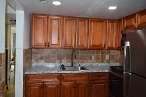 Condominio en venta en Lauderdale Lakes, Florida, 1 dormitorio, 61.5 m2 № 2000488 - foto 8