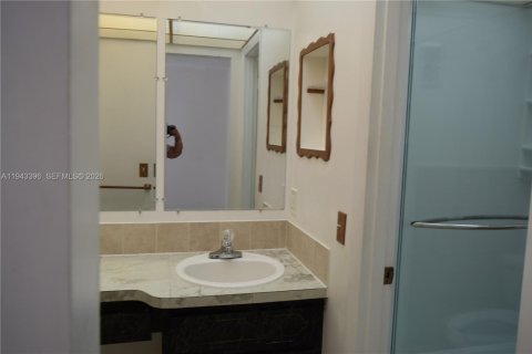 Condominio en venta en Lauderdale Lakes, Florida, 1 dormitorio, 61.5 m2 № 2000488 - foto 12