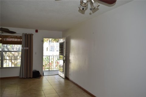 Condominio en venta en Lauderdale Lakes, Florida, 1 dormitorio, 61.5 m2 № 2000488 - foto 5