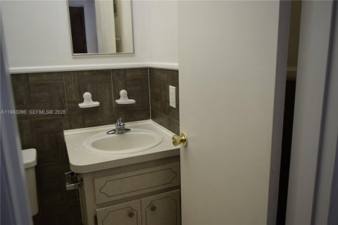 Condominio en venta en Lauderdale Lakes, Florida, 1 dormitorio, 61.5 m2 № 2000488 - foto 13