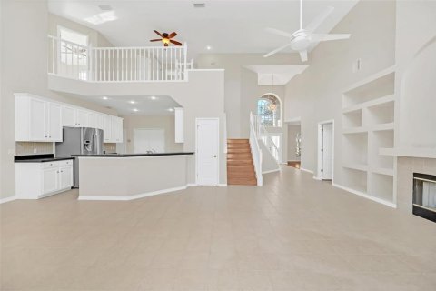 House in Orlando, Florida 5 bedrooms, 273.5 sq.m. № 1525558 - photo 13