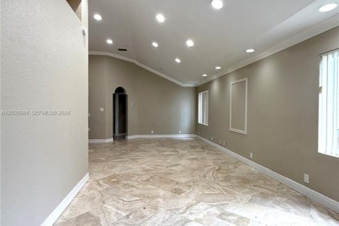 House in Hollywood, Florida 4 bedrooms, 145.3 sq.m. № 2069435 - photo 3