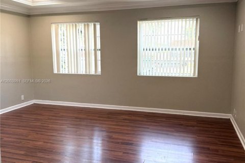 House in Hollywood, Florida 4 bedrooms, 145.3 sq.m. № 2069435 - photo 7