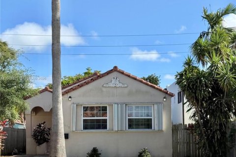 House in Hollywood, Florida 4 bedrooms, 145.3 sq.m. № 2069435